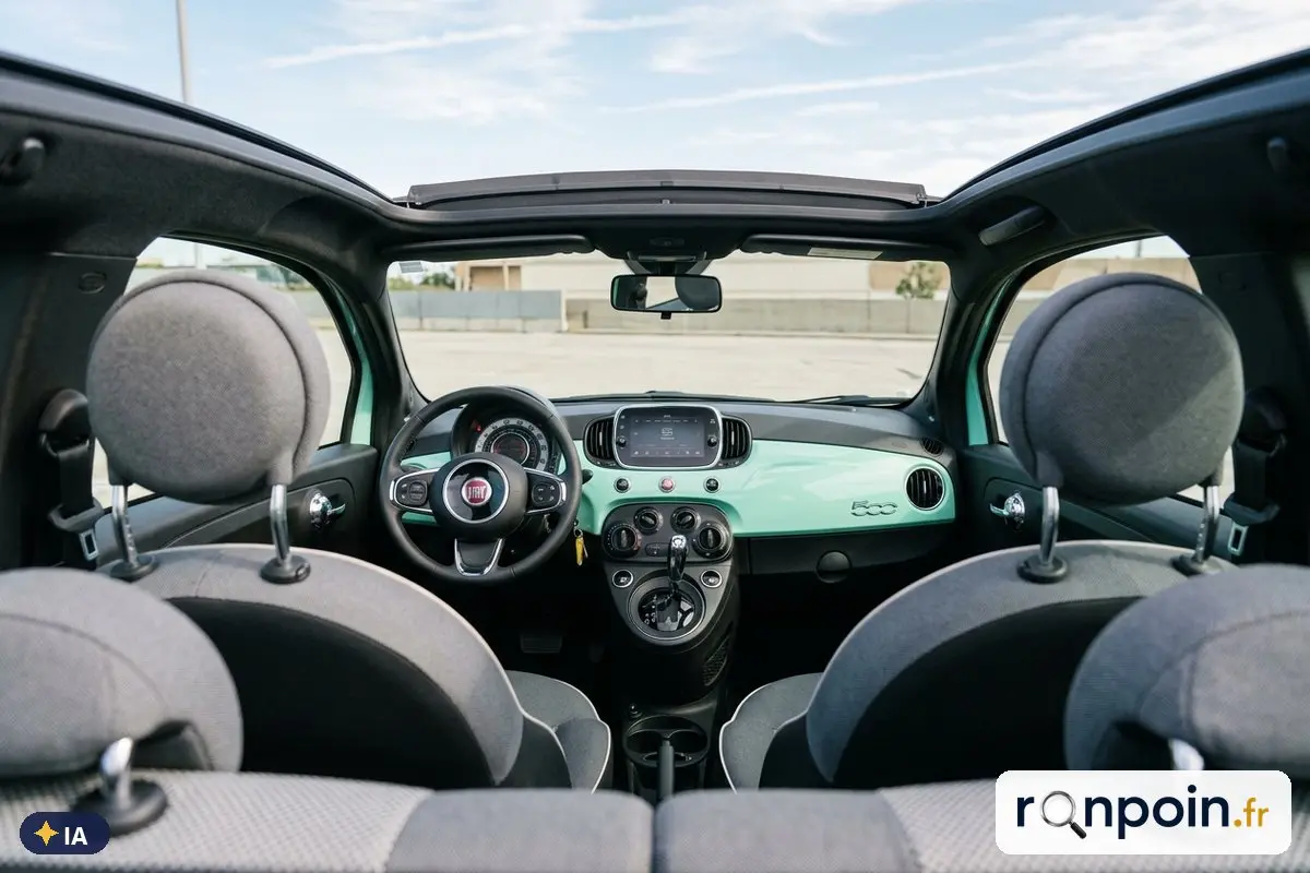 Planche de bord d'une Fiat 500C, capote ouverte — illustration générée par IA