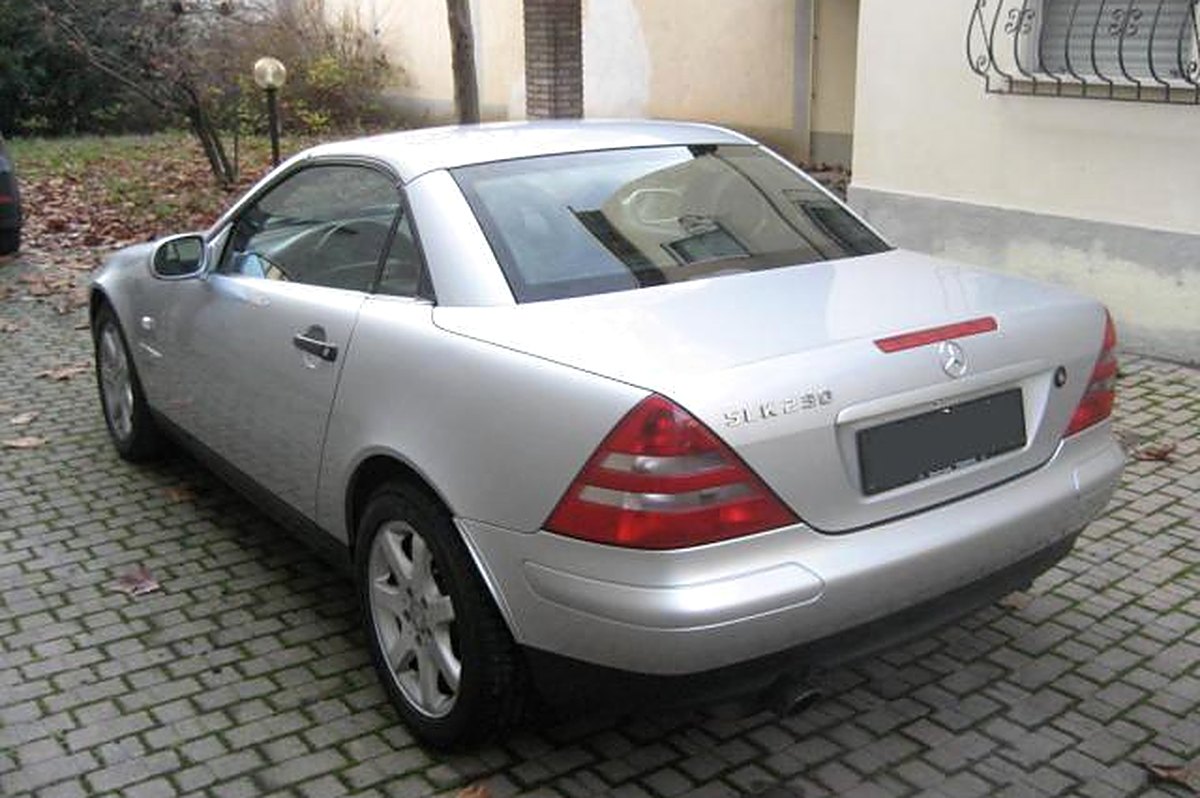 Mercedes SLK R170 grise de trois quarts arrière, toit fermé