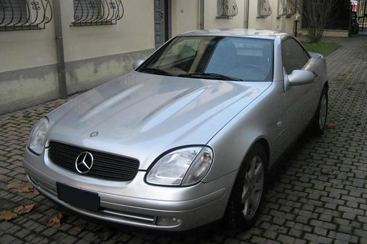 Mercedes SLK R170 grise toit rigide fermé, de trois quarts avant